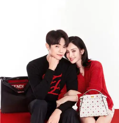 许凯合体拍大片,穿碎花短裙扮初恋少女,亲密互动太登对|淑女|模特