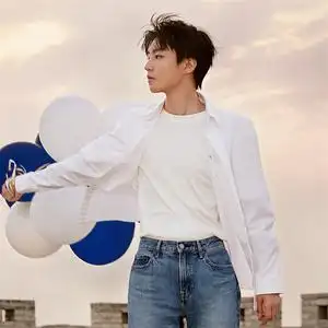 王俊凯同款开衫