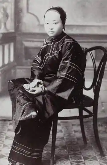 陋习竟然还代表着社会地位,家里要没钱没权还不配缠足_女子_李煜_小脚