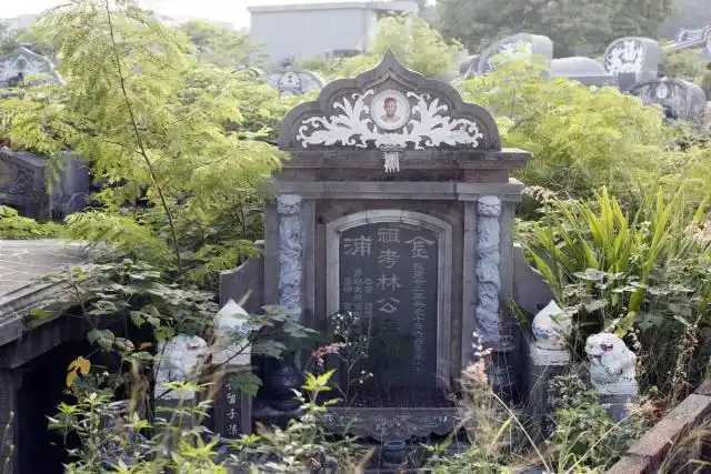 在农村,立碑时如何刻写碑文?这些讲究了解吗?