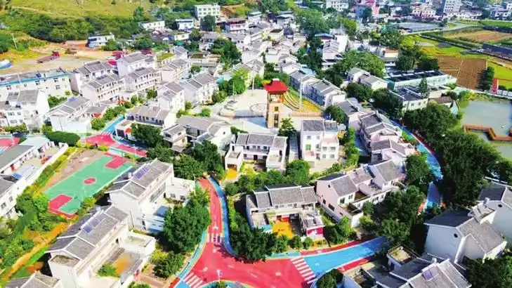 (盐边县融媒体中心供图)10月7日,盐边县红格镇昔格达村召开了一场