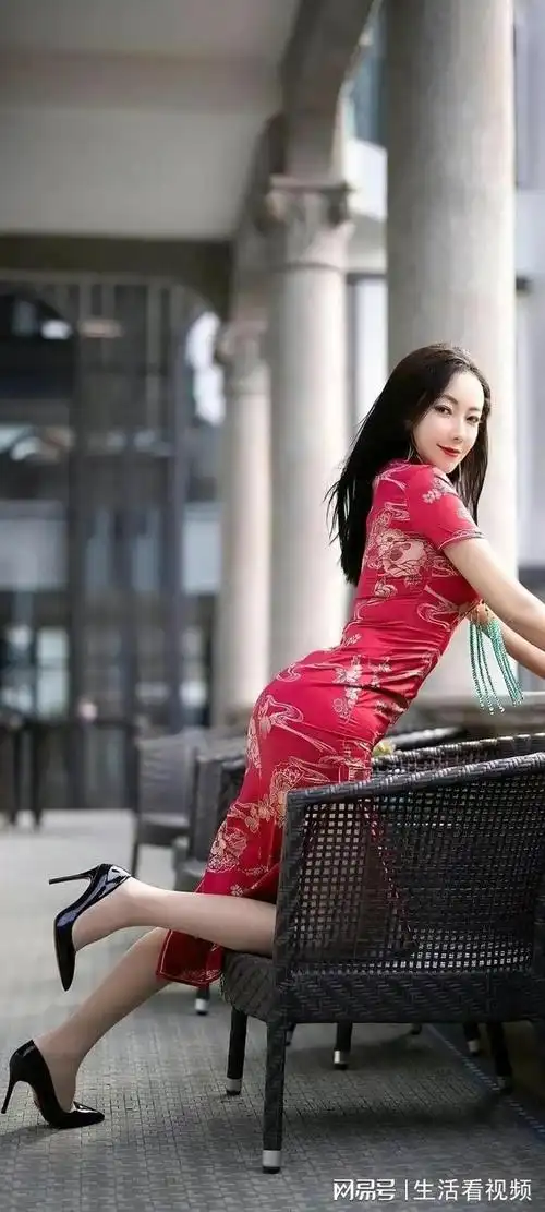 时尚女性时装靓丽旗袍秀旗袍的开叉看旗袍美女