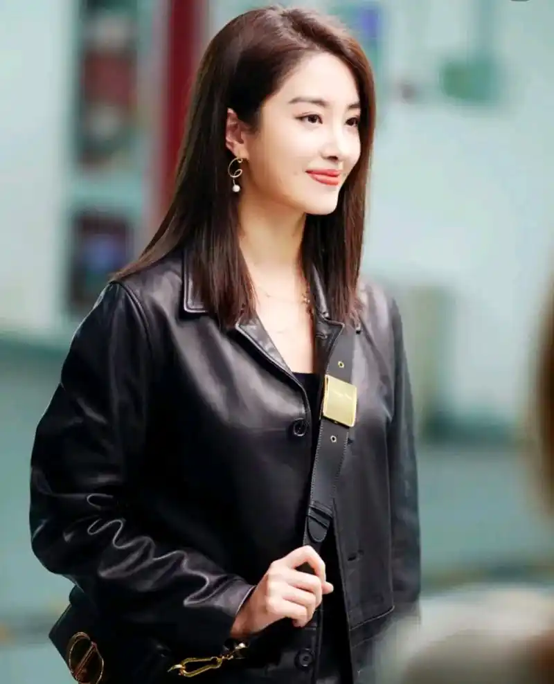 杨采钰,是一位颜值与演技并存的女演员[赞][赞] 她的长相精致美丽