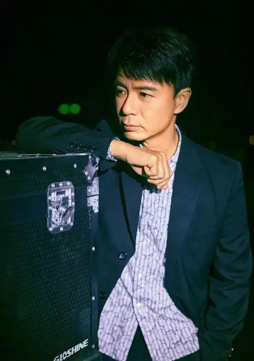 李克勤:迎娶"香港小姐"卢淑仪,婚后多年无绯闻,感情恩爱如初