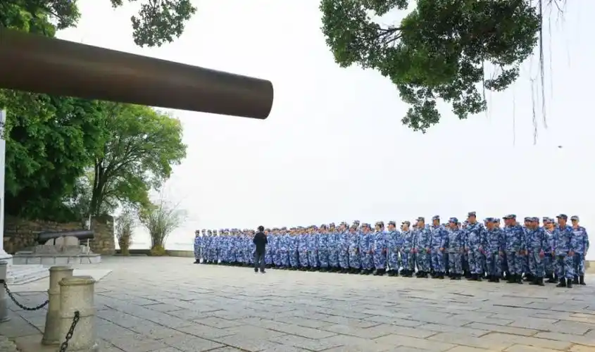 舰队第五期陆勤单位营连主官集训学员前往虎门沙角炮台回顾百年屈辱史