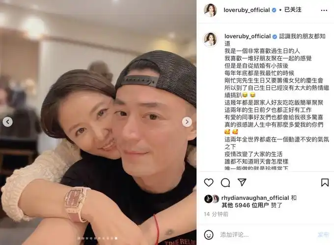 林心如晒46岁庆生照,从背后搂住霍建华,两人贴脸合影甜蜜放闪_生日_穿