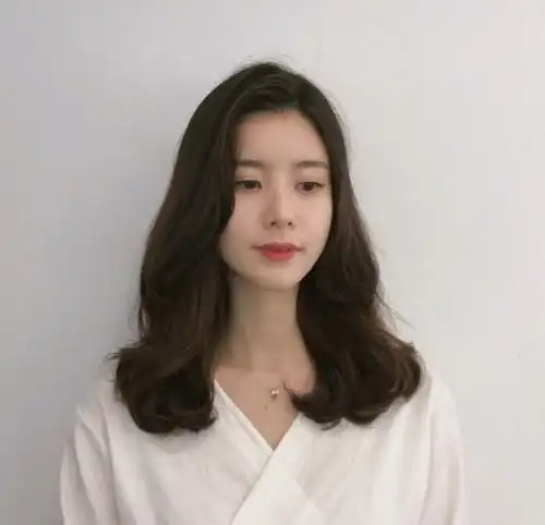 最美三七分中长发,特别彰显出女人味 67676767-发型- 女人街