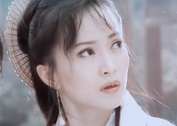 3,娇俏温婉阮丹宁 阮丹宁饰演甘宝宝,剧中出场时间不多,但扮相还是挺