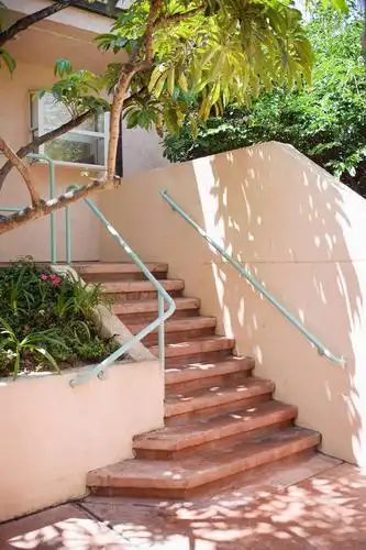无人,家,栏杆,竖图,室外,白天,正面,植物,楼梯,阴影,光线,扶手,影子