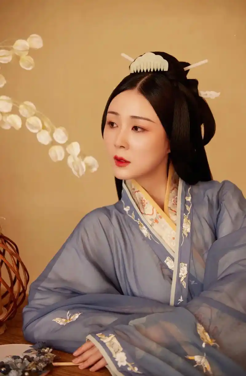 秦汉时期的妆容和发型#国风合伙人#古风发型 #汉服小姐姐   - 抖音