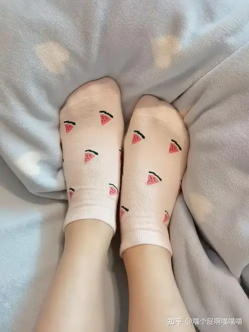 女生的脚底和脚背哪个好看? - 知乎