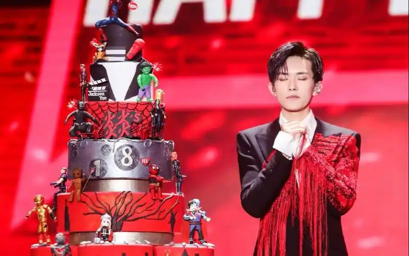 易烊千玺18岁成人礼《舒适圈》粉丝大合唱_哔哩哔哩 (゜-゜)つロ 干杯