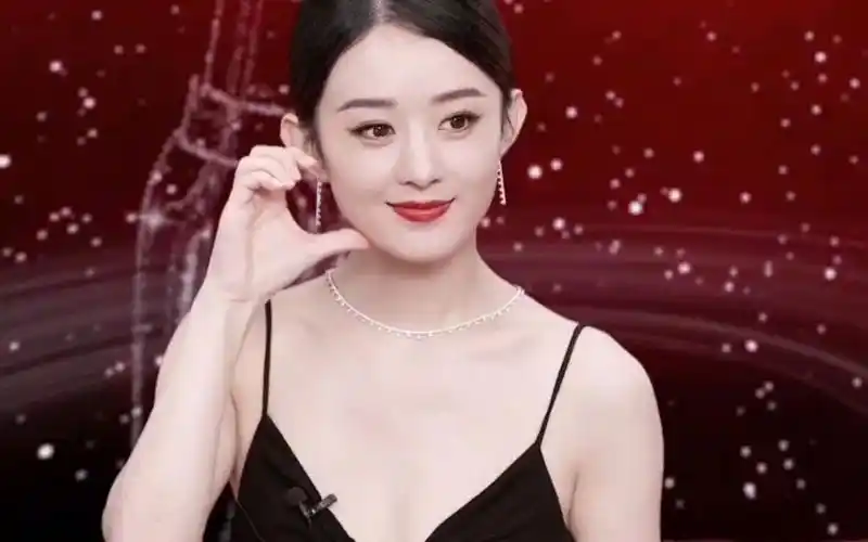 "天呢?赵丽颖怎么做到又美又有点可爱的"