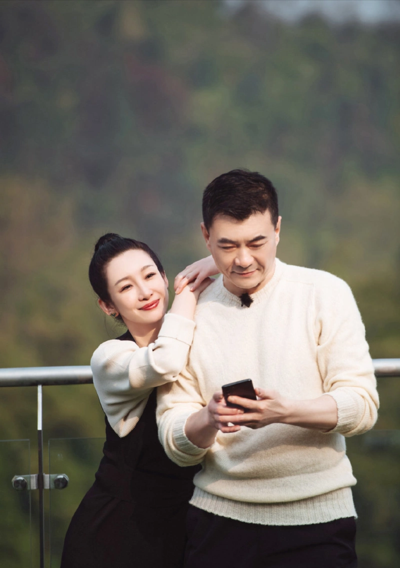 秦海璐人设反差萌,对老公太会撒娇,从女霸总变身小娇妻__凤凰网