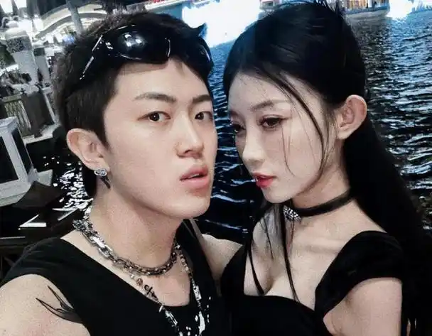 女网红小伊伊,因与老公赌气跳槽外站,现已支付违约金,重新回归