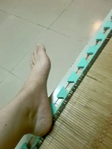 我是女孩,160好讨厌这双大脚,这种脚能穿高跟鞋吗?