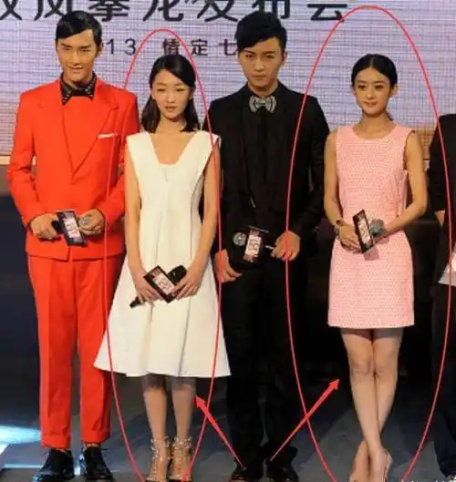 原创赵丽颖88斤周冬雨90斤两人同框站一起差距都在腿上了