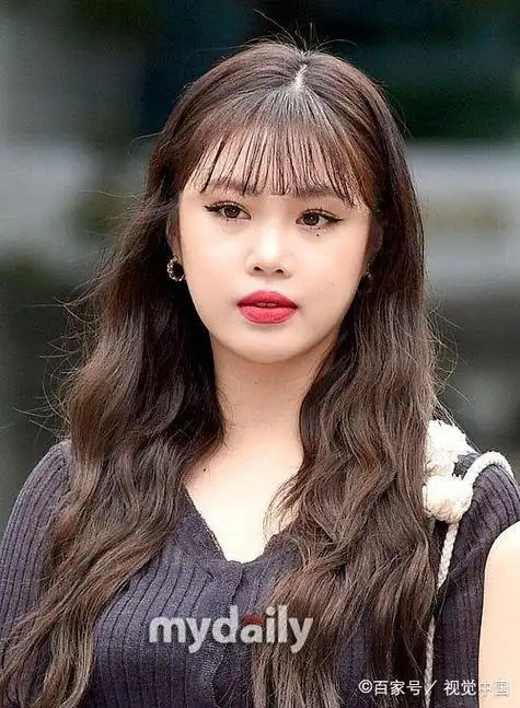 圆脸适合多种类型的刘海,可以尝试以下几种款式