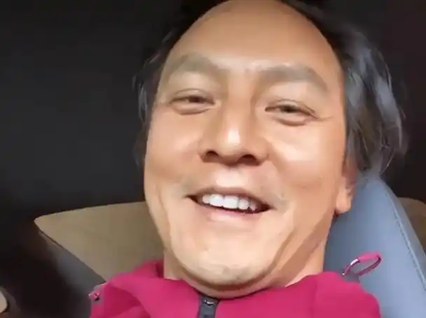 成龙老了,李连杰老了,周星驰也老了,而68的他看起来像30岁