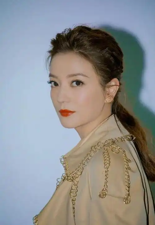 此外,郑爽还被爆出偷税漏税的行为,这让她的形象彻底崩塌.