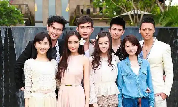 一张杨幂刘诗诗的亲密合照将娱乐圈的人情世故展现得淋漓尽致