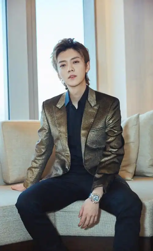 小鲜肉鹿晗时尚西装写真