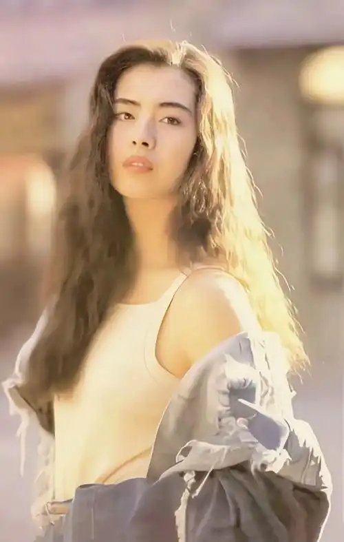 再无小倩",而还有一句话就是"最美不过王祖贤",以此称赞其貌美