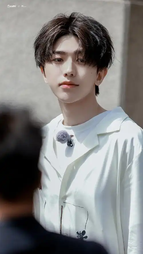 奔跑吧蔡徐坤##蔡徐坤白衬衫外套