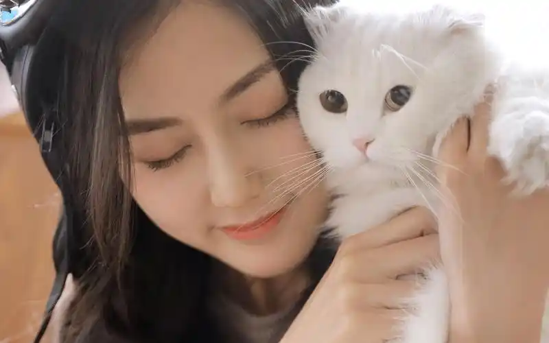 笑容美女治愈系写真高清桌面壁纸