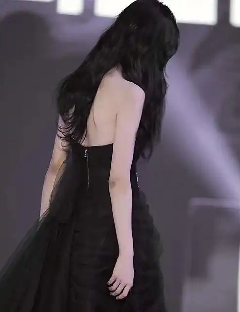 4张鞠婧祎的背影中混入1张郑爽假粉一脸懵真爱粉却能一眼认出