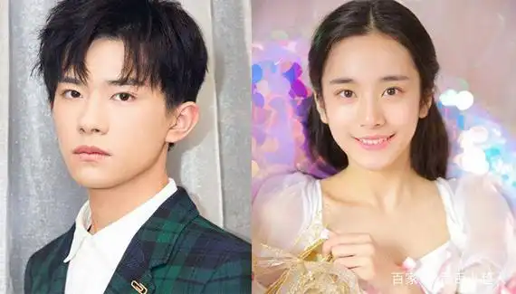 王源也和一个萌妹纸撞脸,尤其是她比剪刀手的时候,更像王源戴了假发的