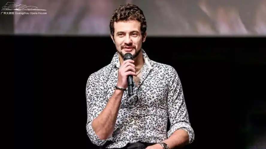 总监杰尔曼·古雷耶夫(german gureev)携艾夫曼芭蕾舞团的主要演员:在