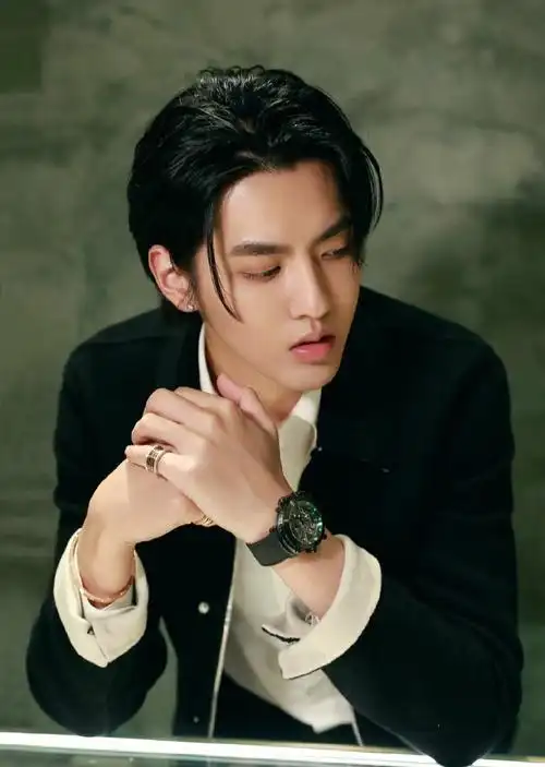 吴亦凡黑色夹克帅气图片99