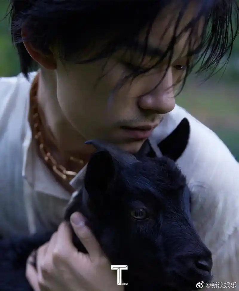 易烊千玺最新#杂志封面 #写真 - 抖音