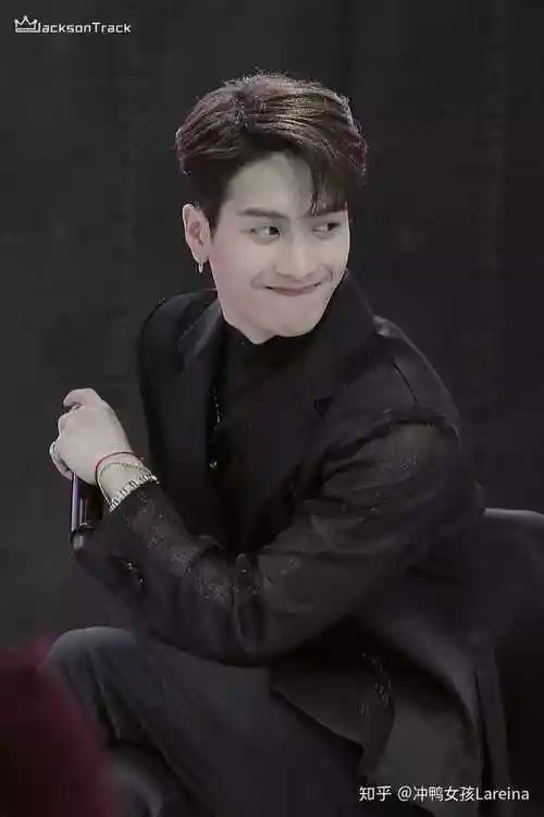 你有哪些王嘉尔的帅照?