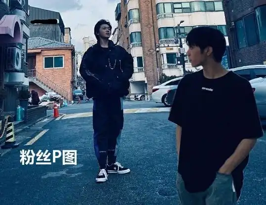 粉丝p和刘耀文合照,意境太美被赞高颜值,和小刘配一脸