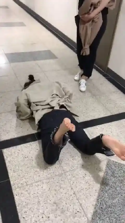 女生喝醉酒原来是这个样子,惊呆了