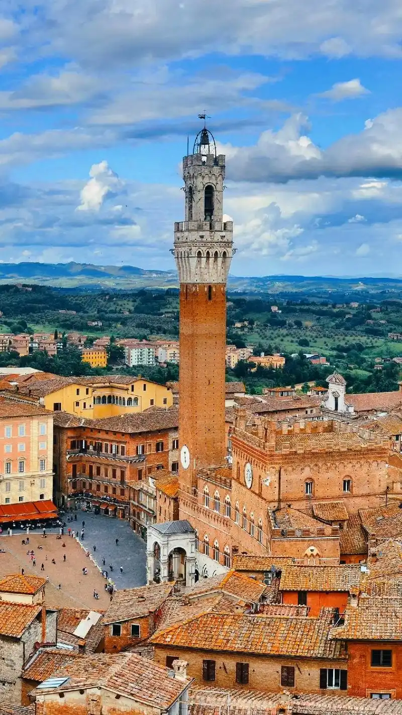 托斯卡纳艳阳下的中世纪古城—锡耶纳.#治愈系风景 #意大利  - 抖音