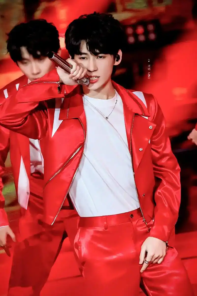 张太公钓鱼愿者上钩9999.#钓系美人 #张真源 #时代少年 - 抖音