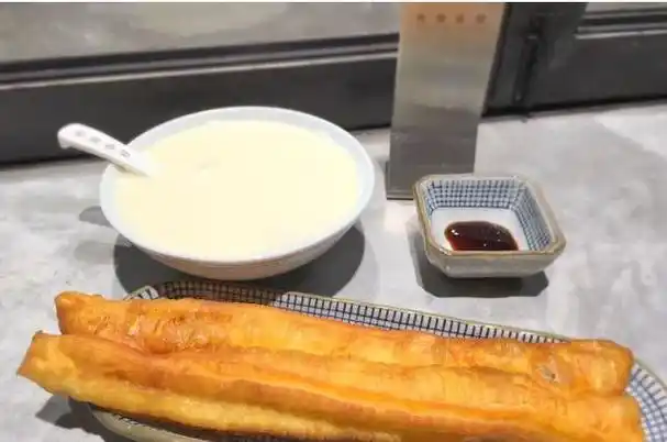 营养早餐首选,豆浆油条让你活力满满