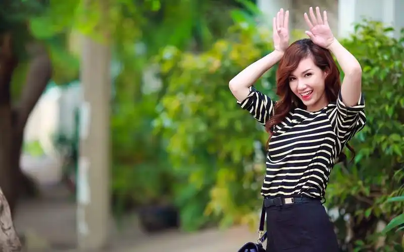 asian,brunette,looking at viewer,smiling,壁纸,高清壁纸人物,美女