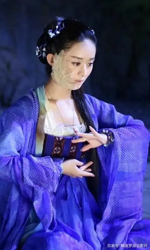 赵丽颖在花千骨中小骨的剧照,黑化后妖神出世气场十足