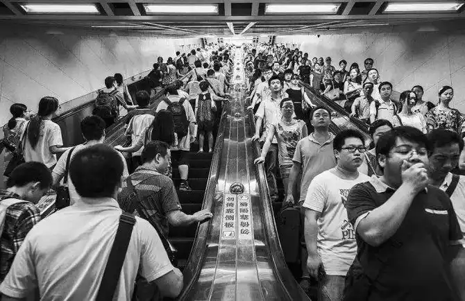 我曾经也是那个傻逼看到那个被人嘲笑的林盛儿我只觉得心酸