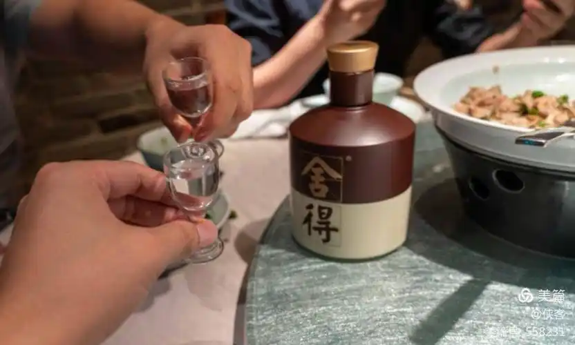 之六爱喝酒的老爸 写美篇上个世纪五,六十年代,我们一家六口人,家