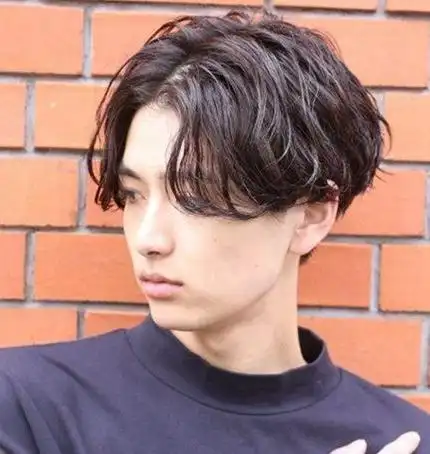男士中分短发适合什么脸型什么男生适合中分发型