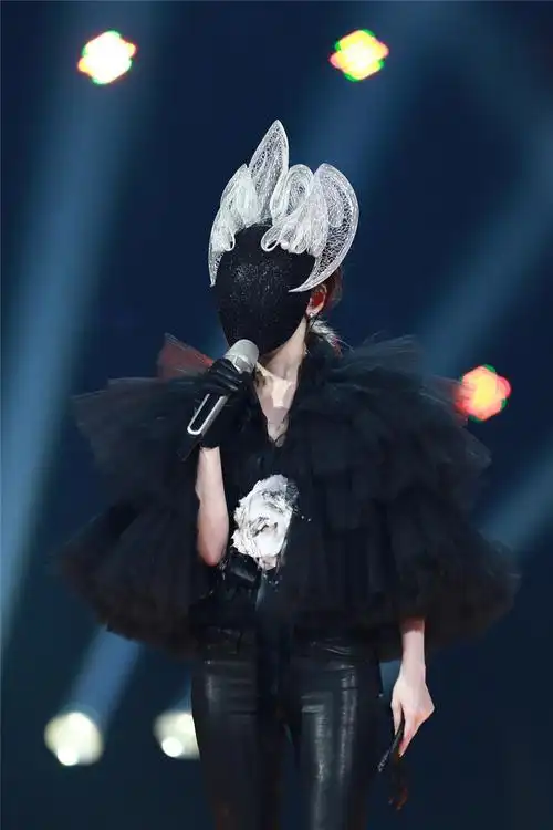 《蒙面唱将》皮裤女神套路深 高呼:我是郭采洁