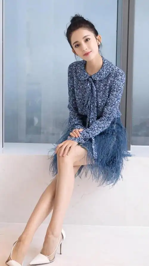 古力娜扎晒自己生活照当她的墨镜放大以后网友她这样累吗