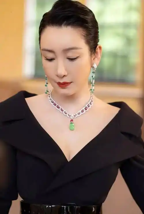 看过秦海璐照片评论整齐划一!今晚新剧期待大热_观众_感觉_性格