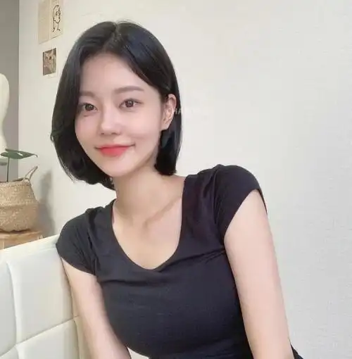 清爽利落又都雅关注发型图片库,每资量享好发型简略又时髦的挂耳短发