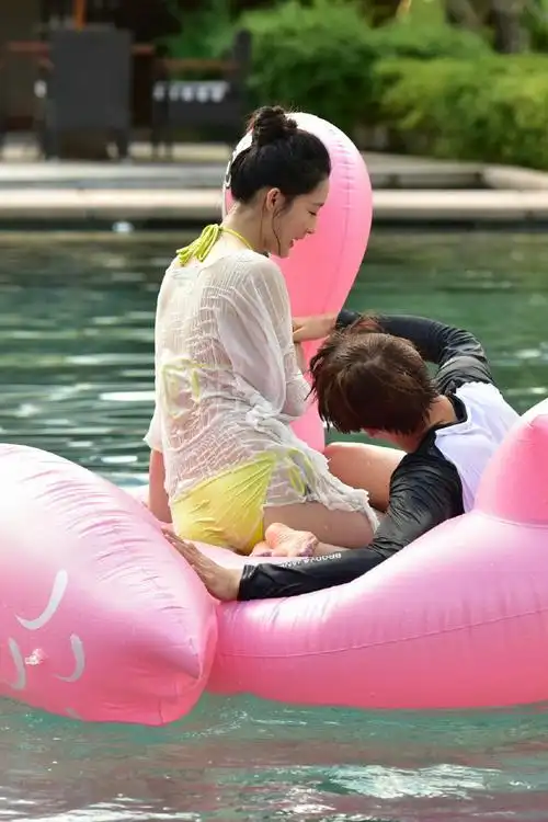 李沁露腰#李沁泳装 93 好辣